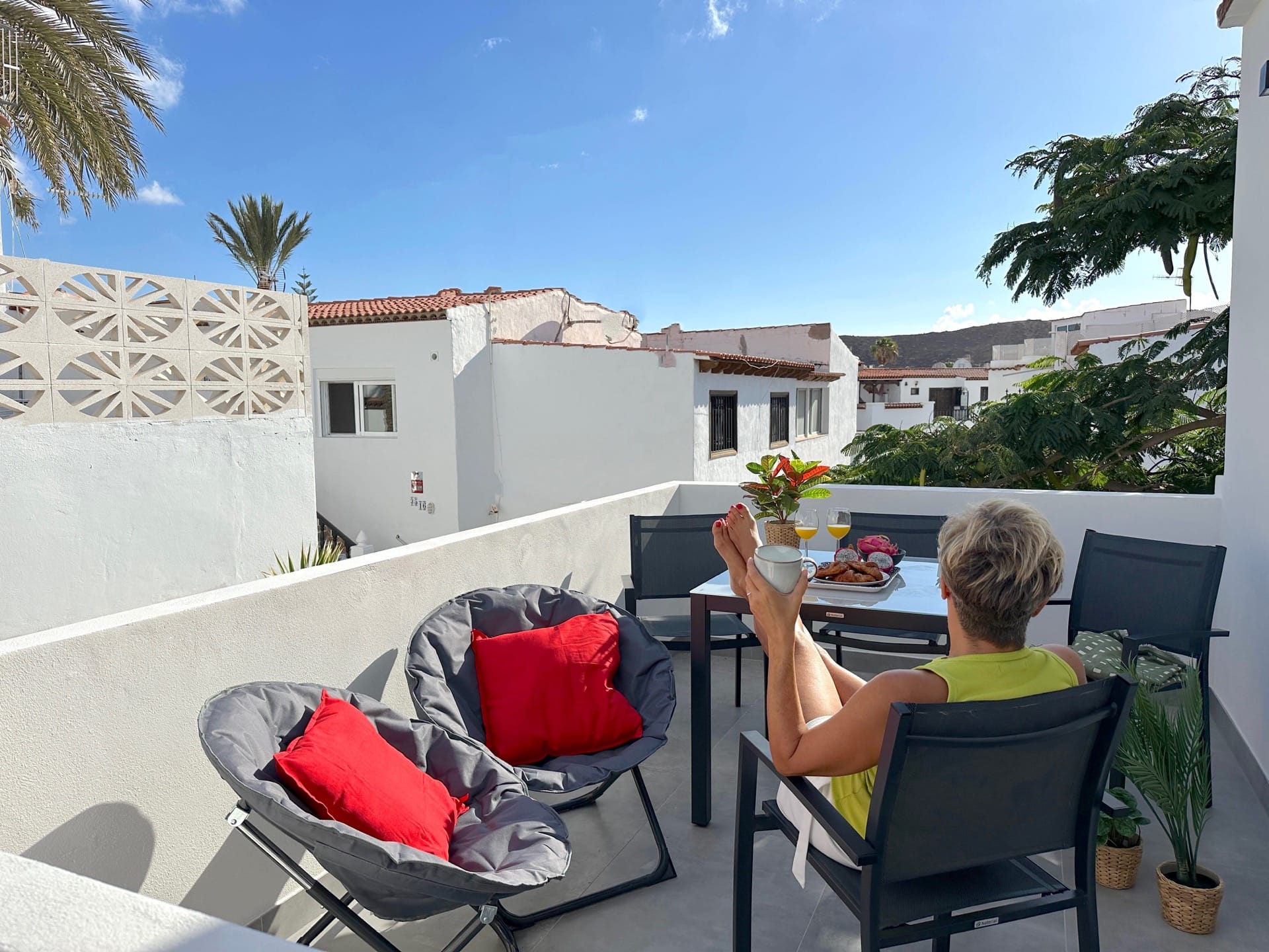 Oasis del Sal Getaway — beachfront apartment Tenerife